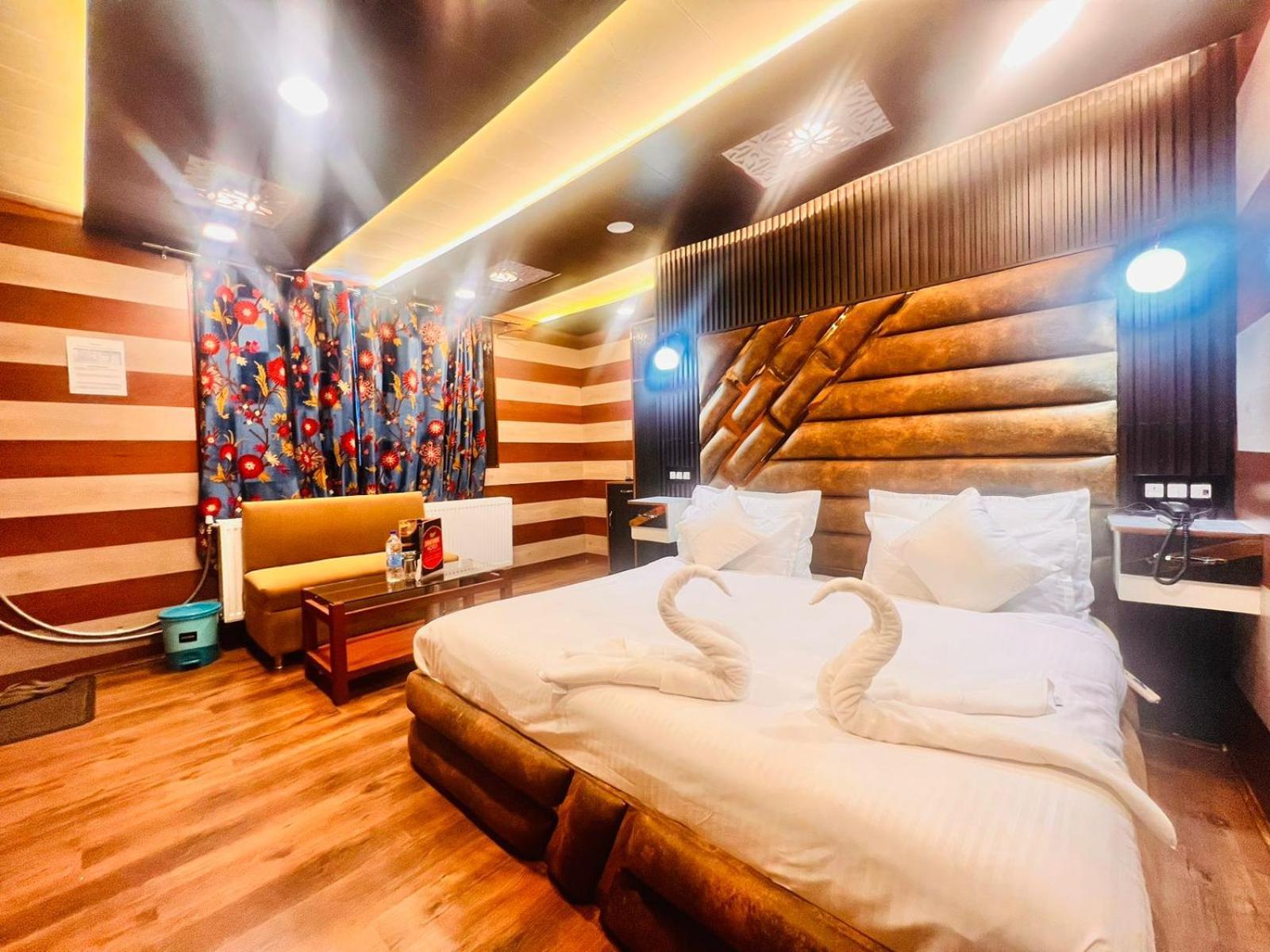Pine View Resort Гульмарг Екстер'єр фото