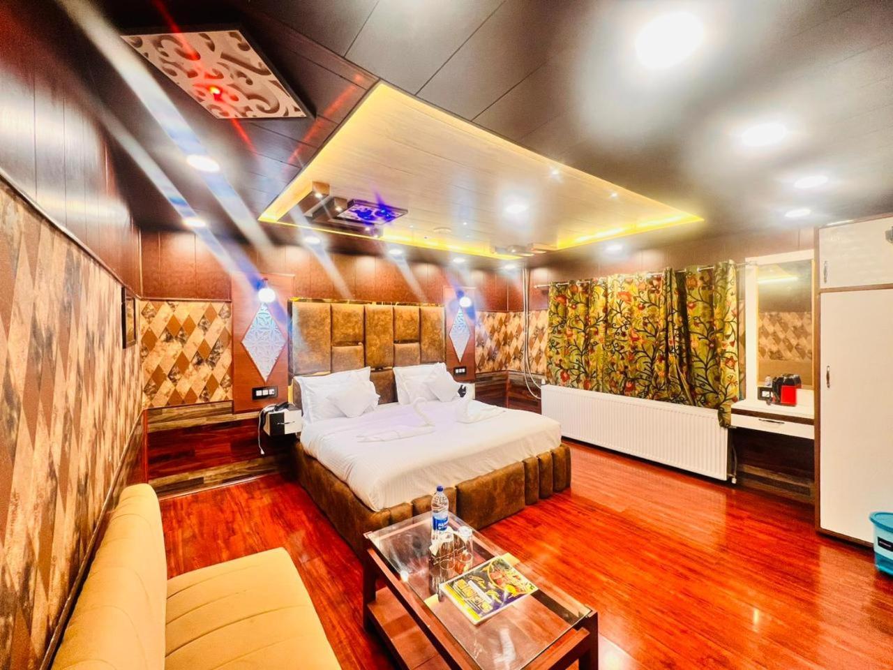 Pine View Resort Гульмарг Екстер'єр фото