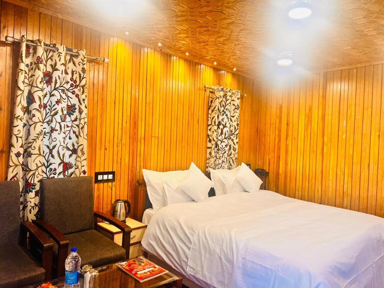 Pine View Resort Гульмарг Екстер'єр фото