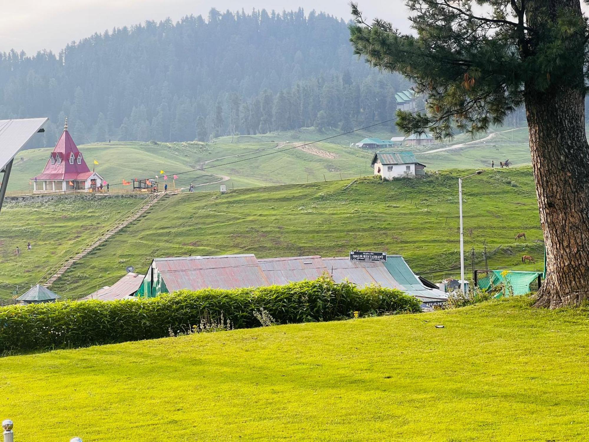 Pine View Resort Гульмарг Екстер'єр фото
