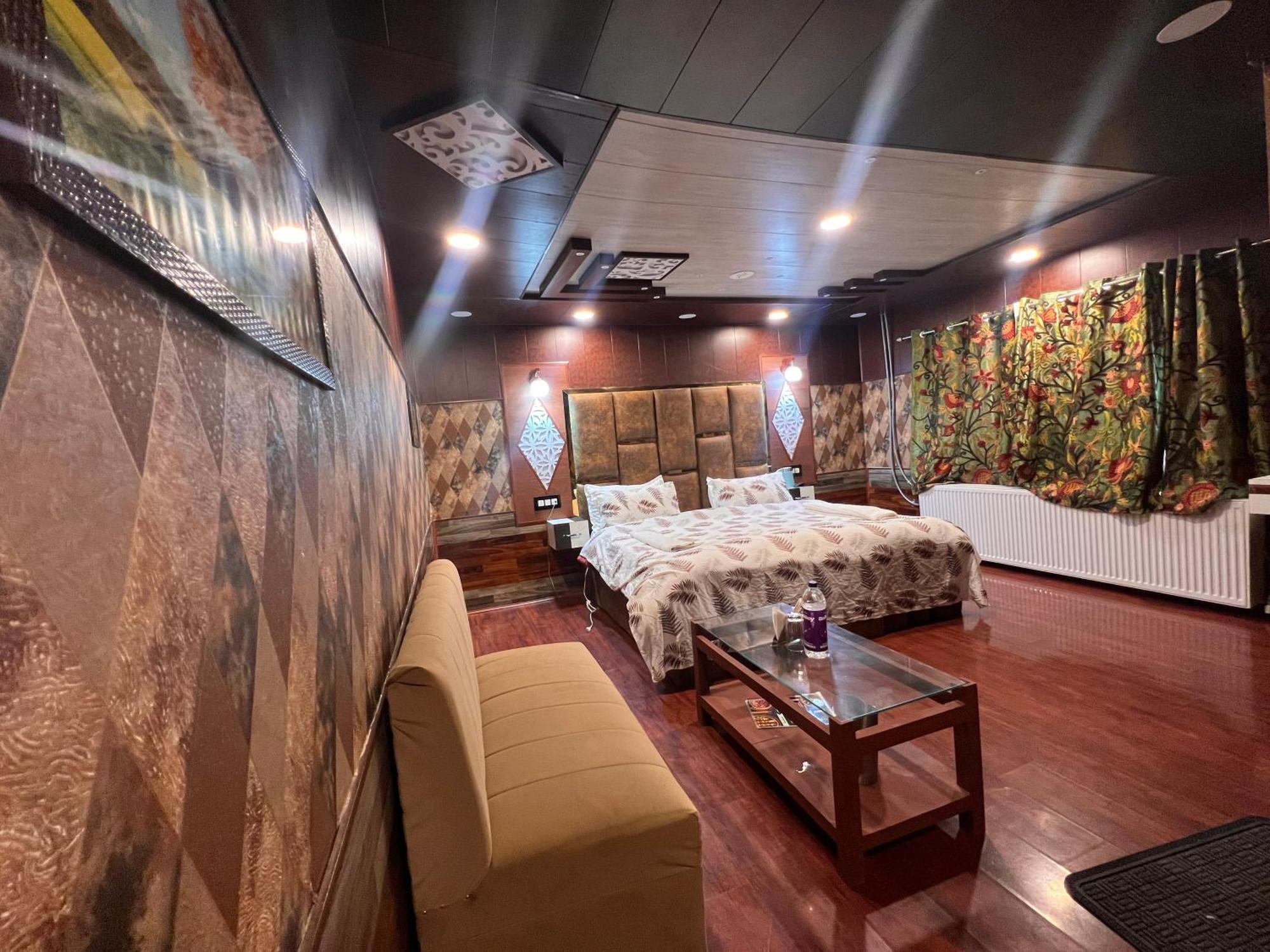 Pine View Resort Гульмарг Екстер'єр фото